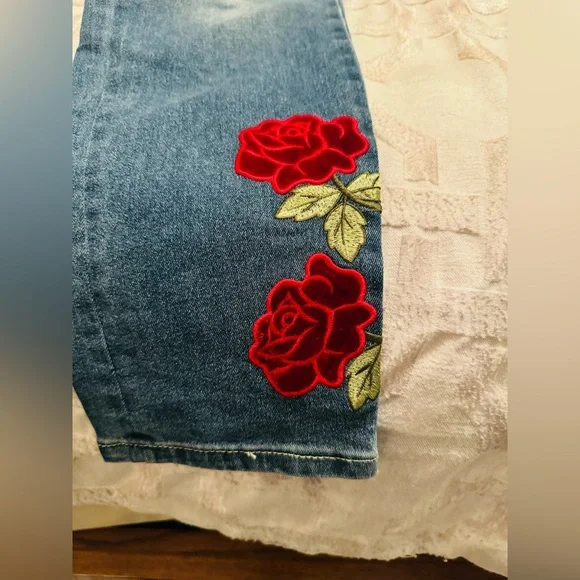 Venus jeans size 10. Great condition. - Picture 3 of 3